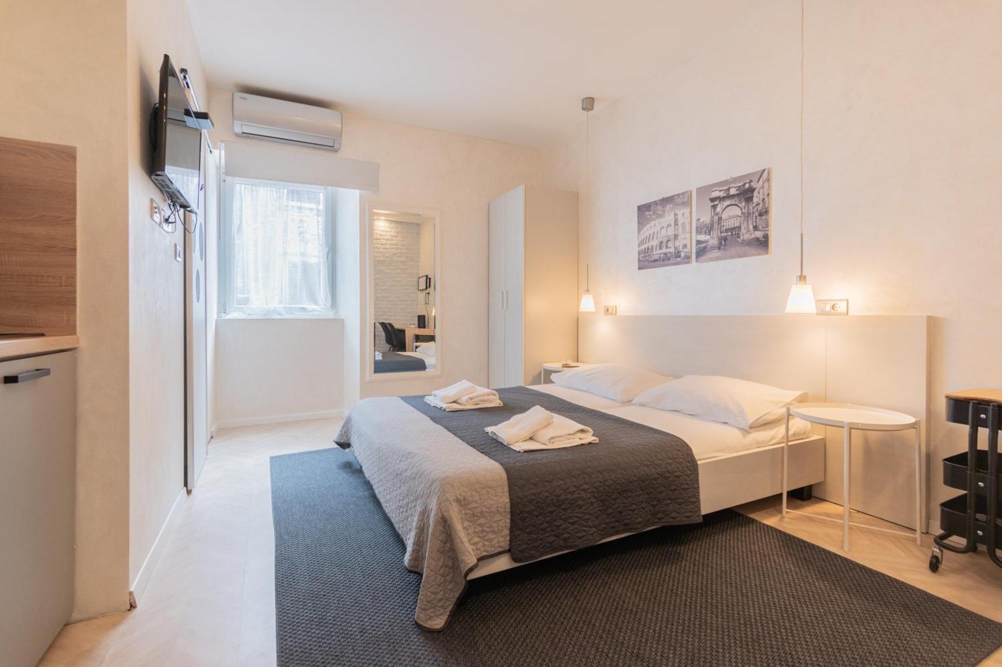 L&B Old Town Studio Apartments Pula Habitación foto